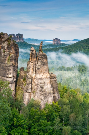 Brosinnadel mit Falkenstein