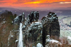 Morgenrot über der Basteibrücke