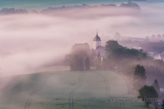 Die Kirche im Nebel